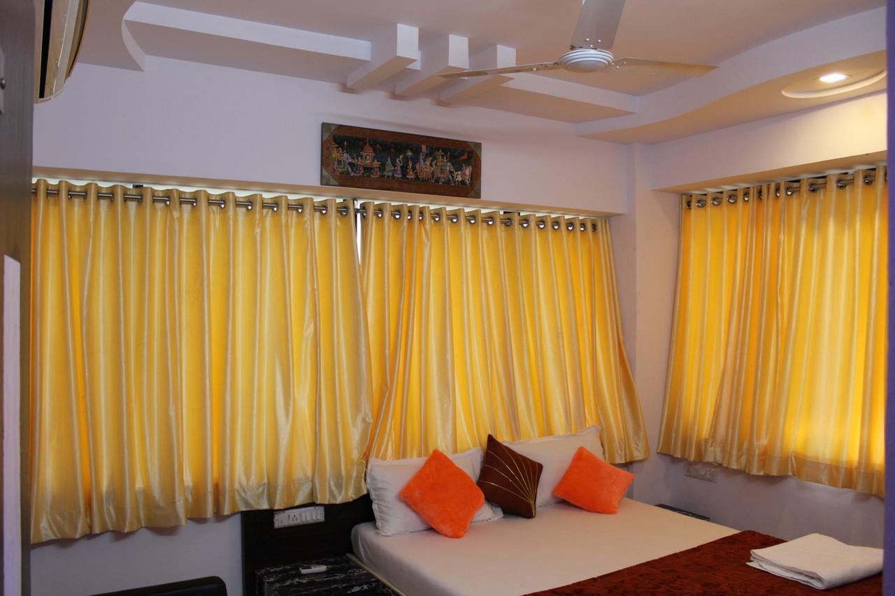 Hotel Kum Kum Adalaj Bagian luar foto