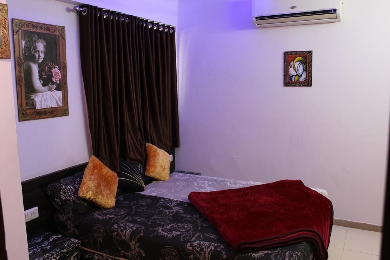 Hotel Kum Kum Adalaj Bagian luar foto
