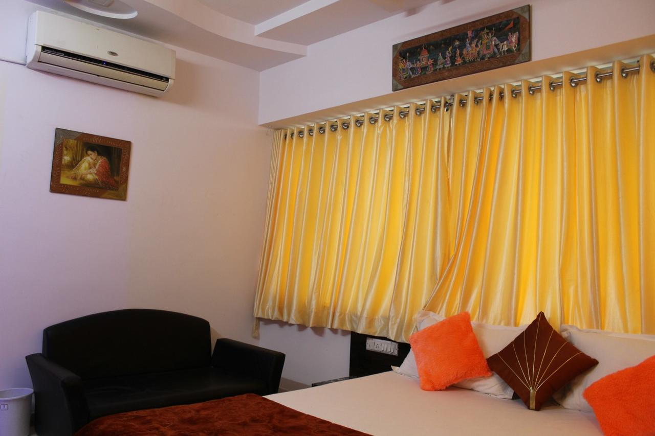 Hotel Kum Kum Adalaj Bagian luar foto