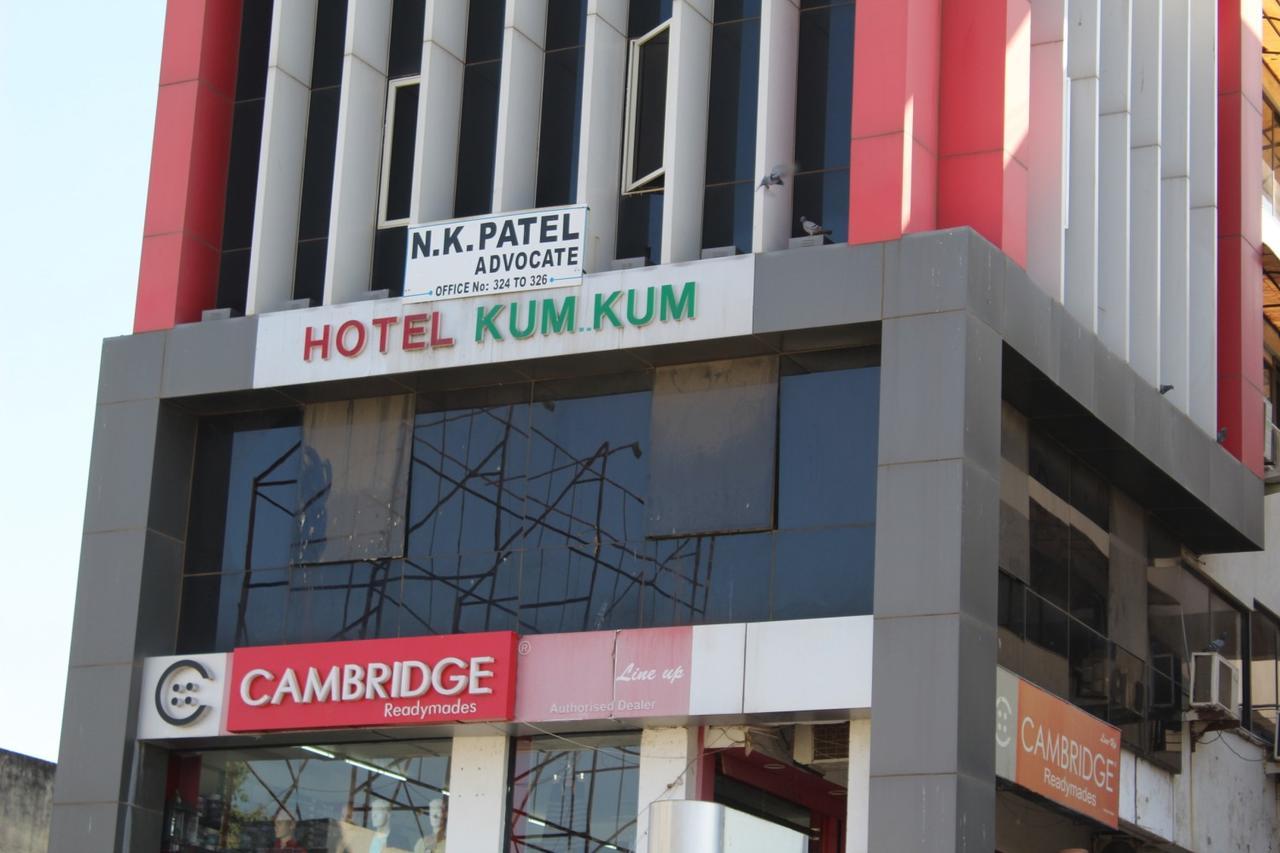 Hotel Kum Kum Adalaj Bagian luar foto