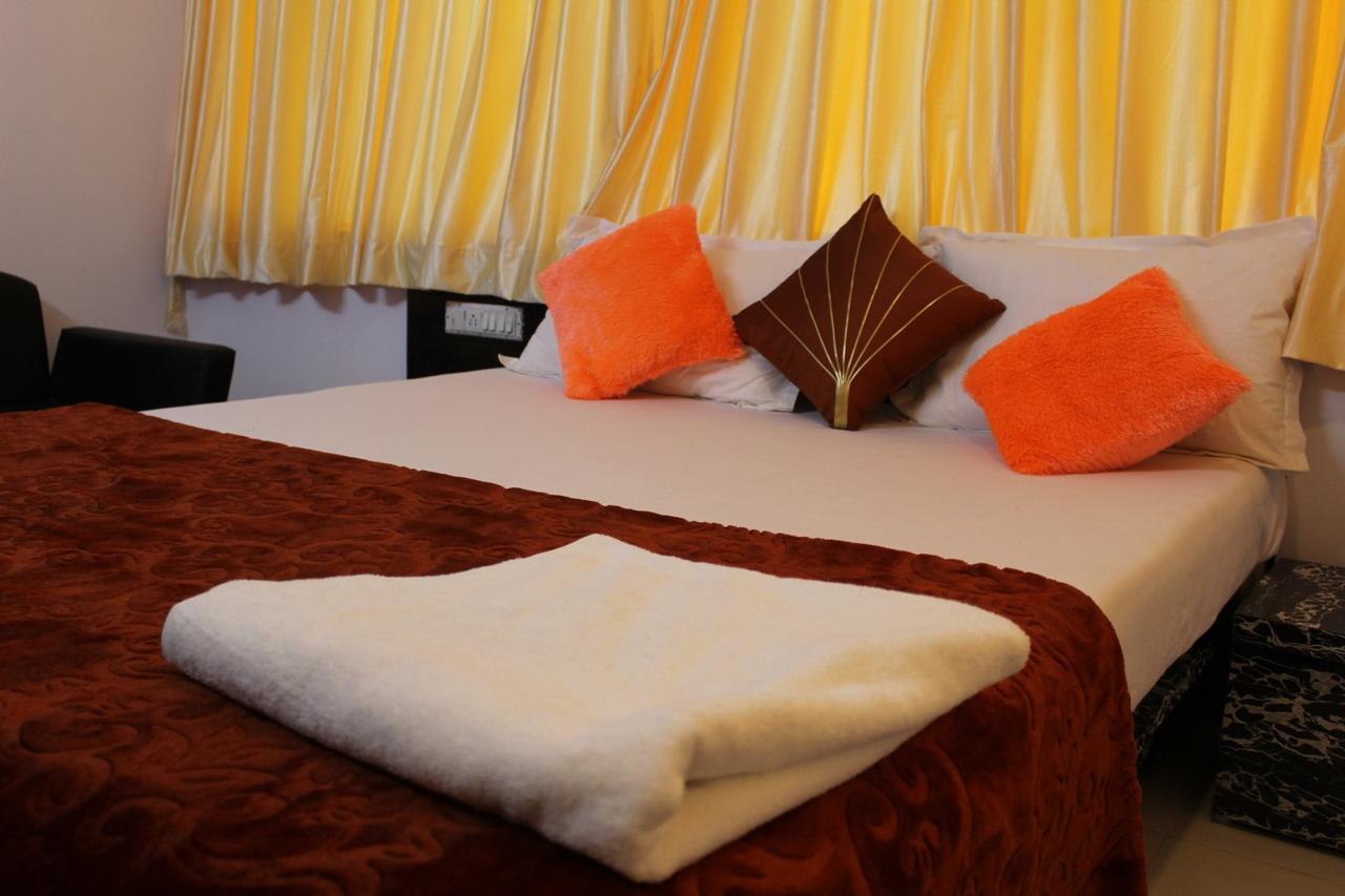Hotel Kum Kum Adalaj Bagian luar foto