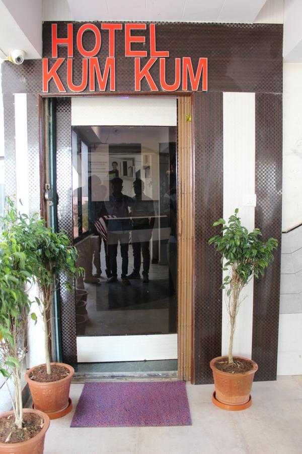 Hotel Kum Kum Adalaj Bagian luar foto