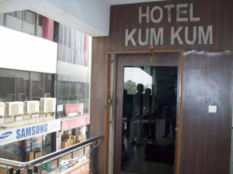 Hotel Kum Kum Adalaj Bagian luar foto